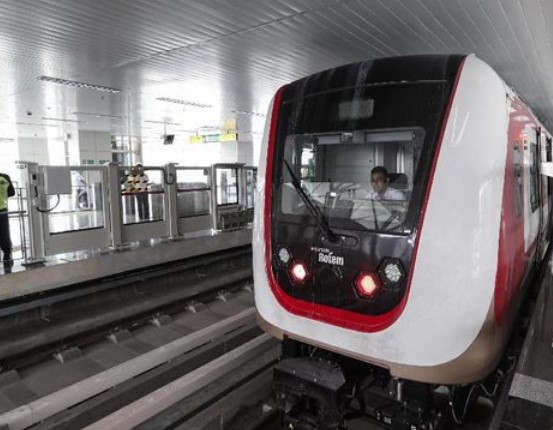 berapa gaji pegawai PT Light Rail Transit Jakarta (LRT Jakarta)